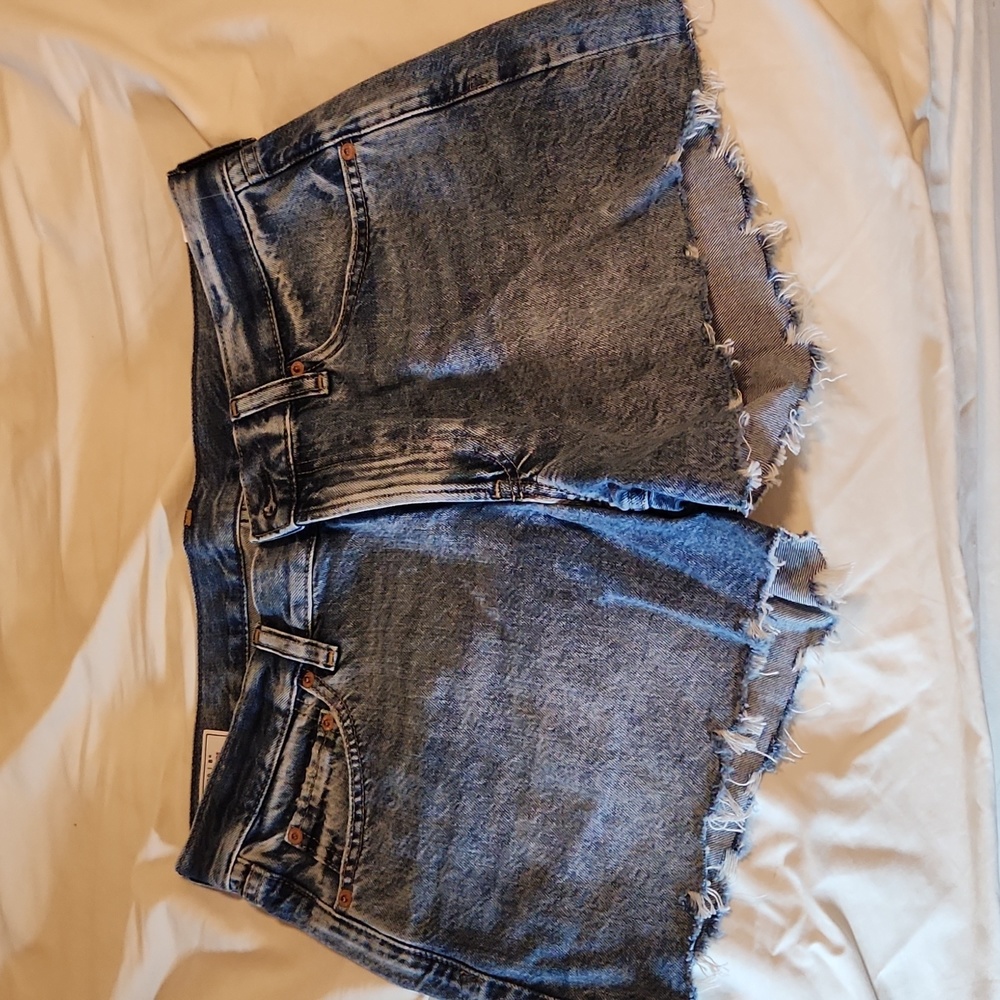 GAP LOW STRIDE SHORT JEAN